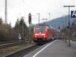 BR 146 230-8 fhrt mit einem Verstrkungszug(IRE) in Hausach ein(10.12.06).Anllich der Einweihung der neuen Schwarzwaldbahn.