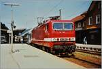 Die DB 143 914-0 in ihrer gelungen DR-Ursprungs-Lackierung wartet im einigen Doppelstockwagen als SE (Stadt-Express) in Titisee Neustadt (Schwarzwald) auf die Abfahrt nach Freiburg i.B.