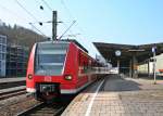 425 812-6 als RE 19088 nach Stuttgart am Mittag des 06.03.14 beim Verlassen des Bahnhofs Horb.