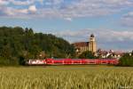 DB 146 227 zieht einen Regionalzug von Singen nach Stuttgart und ist hier am 31.05.14 bei Herrenberg zu sehen.