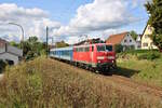 Bayernbahn 111 036-0 fährt mit dem SVG-Ersatzzug auf der S8 von Freudenstadt nach Eutingen im Gäu und verlässt hier gerade Bittelbronn.