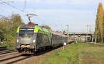 Am 27.10.2019 fährt 1016 014 mit EC 113 Frankfurt-Klagenfurt durch Stuttgart-Obertürkheim.