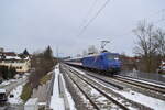 145 087 schiebt im Februar 2021 einen Ersatzzug durch Reutlingen-Betzingen in Richtung Tübingen.