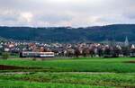 Sonderfahrt auf der Ammertalbahn, einer Nebenbahn der DB, welche zu dieser Zeit, 1985, fahrplanmäßig nur von Tübingen bis Entringen reichte. Am 01.05.1985 fährt ein Sonderzug von Entringen wieder nach Tübingen zurück, der Esslinger VT 405 der WEG übernimmt diese für ihn nicht allzu schwere Aufgabe.
