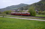 Die Schienenbusse der RAB-Classics waren am 4.Mai 2019 auf der Zollernalbbahn unterwegs nach Munderkingen zum DING-Erlebnistag.
Steuerwagen 998 896 fuhr vorneweg, dann 998 257 und hinten schob 798 652.
Das Bild wurde bei Albstadt-Laufen aufgenommen.