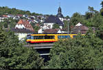 Züge unter der Christ-König-Kirche:
Duewag/Siemens GT8-100D/2S-M, Wagen 860, der Albtal-Verkehrs-Gesellschaft mbH (AVG) als S5 von Pforzheim Hbf nach Karlsruhe Hbf fährt in Ersingen (Kämpfelbach) auf der Bahnstrecke Karlsruhe–Mühlacker (Residenzbahn | KBS 770).
[30.7.2020 | 16:48 Uhr]