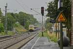 Im strömenden Regen in Eubigheim kommt ein RE8 gen Stuttgart gefahren. 6.6.2021