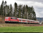 111 174-9 von DB Regio Baden-Württemberg als verspäteter RE 81781 (RE90) von Stuttgart Hbf nach Nürnberg Hbf, ersatzweise für die noch nicht einsatzbereiten Stadler FLIRT 3 XL der Go-Ahead Baden-Württemberg GmbH (GABW), fährt in Sulzbach an der Murr auf der Bahnstrecke Waiblingen–Schwäbisch Hall-Hessental (Murrbahn | KBS 785).
Eingesetzt wird die Garnitur von der TRI Train Rental GmbH.
Bereits gestern zeigte ich davon eine andere Version, aber auch diese stärker beschnittene Variante finde ich recht interessant.
[11.3.2020 | 11:41 Uhr]