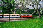 Frühling bei der Strohgäubahn: VM 110 (MAN) und VT 01 vor dem Depot Weissach, 19.05.1985