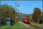 V80 BB der Bahnbetriebe Blumberg legt am 02.10.2023 im Bahnhof Fützen einen kurzen Halt ein, bevor es weiter nach Weizen geht. 