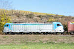 187 001 mit einem Containerzug bei Himmelstadt Richtung Gemünden, 13.10.2018