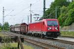 31. Mai 2019, Ein Güterzug fährt durch den Bahnhof Kronach in Richtung Saalfeld.