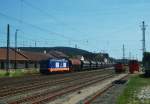 185 409-0 von Raildox zieht am 07.Juni 2014 einen Dngezug durch Kronach in Richtung Saalfeld.