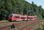 442 104 als RB 59353 (Saalfeld–Hochstadt-Marktzeuln) am 16.08.2013 in Hockeroda, aufgenommen vom Bahnsteigende