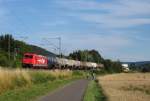 185 631-9 von RheinCargo zieht am 26.Juli 2015 einen Kesselzug durch Gundelsdorf in Richtung Saalfeld.