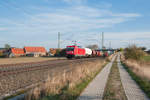 187 137 mit einem gemischten Güterzug bei Lehrberg Richtung Würzburg, 09.10.2018