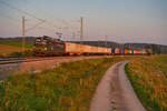 193 210 ELL/SBB Cargo mit einem Containerzug bei Mitteldachstetten Richtung Würzburg, 31.08.2019