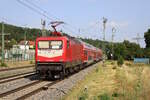 WFL 112 159-9 schiebt ihren WFL-Ersatzzug der Linie RE80 (Würzburg Hbf - Treuchtlingen) aus dem Bahnhof Oberdachstetten.