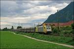 ES64U2-017 bringt beim Kloster Raisach den 47892, Linz Stahlwerke - Lrruns, nach Bludenz. (06.07.2008)
