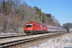 1216 013 mit EC 85 nach Bologna Centrale bei der Durchfahrt in Aling am 25.1.2012