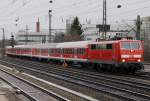 Die 111 043-6 mit dem RE nach Salzburg in Mnchen Heimeranplatz am 01.02.2013