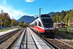 ÖBB 4024 061-5 ist auf der Relation Garmisch-Partenkirchen - Innsbruck unterwegs und ereicht am 07.10.2024 gerade den Bahnhof Klais (einst höchstgelegener IC Bahnhof in Deutschland)