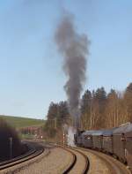 Am Abend des 13. April 2013 zieht die S 3/6 aus Nördlingen ihren Sonderzug aus dem Bahnhof Günzach in Richtung Buchloe.

Hersteller: J.A. Maffei, München
Fabriknr.: 4536
Abnahmedatum: 01.08.1918
Erst-Bw: München Hbf
Umbeheimatungen: Augsburg, Ingolstadt, Lindau, Neu-Ulm, Ulm, Winterthur
Heimat-Bw. z.Z.d. Aufnahme: BEM Nördlingen
Eigentümer z.z.d. Aufnahme: Bayerisches Eisenbahnmuseum Nördlingen
ursprüngl. Fahrzeugnr.: 3673
UIC-Nr.: 90 80 0018 478-2 D-BYB
Betreibernr. z.Z.d. Aufnahme: 3673
Umnummerierungen: 18 478
z-Stellung: 13.04.1959
Ausmusterung: 14.07.1960
Radsatzfolge: 2'C1'h4v
Vmax (km/h): 120
Leistung (Psi): 1.770
Dienstmasse mit Tender (t): 135
Dienstmasse ohne Tender (t): 90
max. Radsatzfahrmasse (t): 17
LüP (mm): 23.230