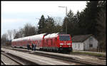 DB 245003 hält mit dem Dosto nach Memmingen am 21.3.2017 um 9.20 Uhr im Bahnhof Türkheim.