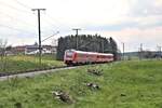 Als RE 57532 ist hier am 2.5.2023 um 16.30 Uhr eine Doppel Einheit VT 612 in Richtung Memmingen bei Grabus unterwegs.