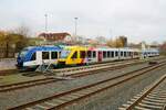 HLB/TSB Alstom Lint41 und Start Alstom iLint in Usingen Bhf am 01.12.22 vom Bahnsteig aus fotografiert