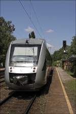 Kein Fahrgast in hat den Zug verlassen: VT11002  HERNE  verlsst als RB46  GLCKAUF-Bahn  den Haltepunkt Bochum-Nokia.....
