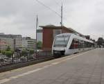 Zur Abfahrt als RB 46 nach Gelsenkirchen steht auf Gl. 1 im Hbf Bochum der VT 11 003-2, die  Glckauf Bahn , bereit. Aufgenommen am 27.06.2012.