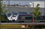 Erster Blick auf die neuen Regionalzge vom Typ Talent 2 fr die ABELLIO Rail NRW GmbH. Inmitten weiterer Zge steht 9442 101-3 am 13.08.2014 auf dem Bombardier-Werksgelnde in Hennigsdorf b. Berlin (NVR-Nummer 94 80 9442 101-3 D-ABRN, fotografiert durch Zaun)