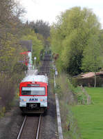 Ein Dieseltriebwagen der AKN erreicht den Haltepunkt Langenmoor.
Aufnahmedatum: 29. April 2017