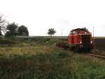 D25 (ex-DB 211 345-4) der Bentheimer Eisenbahn AG mit Gterzug 308 zwischen Ochtrup-Brechte und Bentheim-Nord bei Gildehaus am 01-10-2001. Bedient werde die Bundeswehr in Ochtrup-Brechte. Bild und scan: Date Jan de Vries.