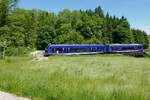 Zwischen Durlesbach und Aulendorf berqueren zwei Triebwagen der Bodensse-Oberschwaben-Bahn von Friedrichshafen Hafen kommend am 03.06.2019 als BOB 87577 nach Aulendorf im Schussentobel bei Kilometer 160.0 die Schussen zum dritten Mal