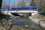 VT 64 (650 354) und VT 67 (650 357) der Bodensee-Oberschwaben-Bahn fahren am 01.03.2021 als RB 91 / RB 87574, Friedrichshafen Hafen - Aulendorf, im Schussentobel bei Kilometer 160.0 auf einer