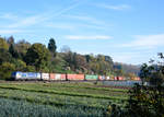 193 883?? BoxXpress mit Containern in Richtung Kornwestheim bei Reichenbach an der Fils am 21.10.2017.