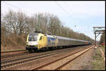 Mit einem HSV Fan Zug, offizielle Bezeichnung DPE 80008, kam am 15.4.2006 die Boxpress ES64U2-018 über die Rollbahn durch den Bahnhof Natrup Hagen.