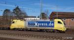 Lokportrait der ES 64 U2-015 boxXpress am 24.03.13, whrend sie mit ihrem Containerzug aus Hamburg durch Verden/Aller rollt.