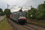 ES 64 U2-097 von boxXpress.de am 25.06.2013 mit einem KLV in der Kurve von Schallstadt gen Sden.