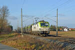 Der Captrain-Vectron 193 784 führte am 17.12.23 einen Agro-Terminal-Silozug durch Wittenberg-Labetz Richtung Falkenberg(E).