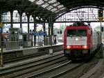 185 594-9 von Crossrail zieht einen langen Gterzug durch den Bhf Aachen. Aufgenommen am 16/10/2010.