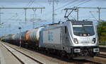 CTL Logistics GmbH, Berlin [D] mit  187 306-6  [NVR-Nummer: 91 80 6187 306-6 D-Rpool] und Kesselwagenzug am 18.10.21 Durchfahrt Bf. Golm (Potsdam).