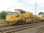 Universalschotterprofiliermaschine P&T USP 2000-C2 SSP 337 der DB Bahnbau Gruppe (D-DB 99 80 9125 015-4) am 04. September 2019 im Bahnhof Züssow