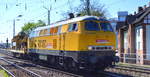 DB Bahnbau Gruppe mit  218 304-4  (NVR-Nummer:  92 80 1218 304-4 D-DB ) und dem Förderbandwagen der Fa. mgw am 22.04.20 Magdeburg Neustadt.