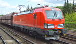DB Cargo AG mit der auch erst seit wenigen Wochen auf Schienen befindlichen Vectron  193 370  [NVR-Nummer: 91 80 6193 370-4 D-DB]  mit einem leeren Erzzug Richtung Hamburg am 14.05.19