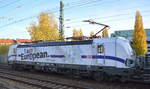 DB Cargo AG [D] mit ihrer weiß-blauen  I am European  Vectron  193 360  [NVR-Nummer: 91 80 6193 360-5 D-DB] und gemischtem Güterzug am 14.11.19 S-Bhf.