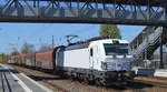 DB Cargo AG [D] mit  193 368  [NVR-Nummer: 91 80 6193 368-4 D-DB] und einem kurzen Coilzug Richtung Ziltendorf EKO am 21.04.20 Bf. Saarmund.