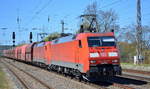 DB Cargo AG [D] mit der Doppeltraktion  152 123-6  [NVR-Nummer: 91 80 6152 123-6 D-DB] +   152 141-8  [NVR-Nummer: 91 80 6152 141-8 D-DB] mit dem Erzzug aus Hamburg Richtung Ziltendorf am 20.04.20 Bf.